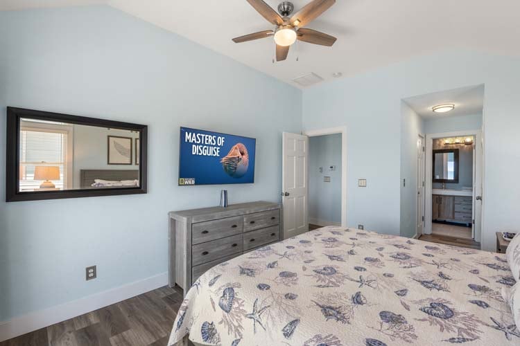 2nd Floor King with Private Bath