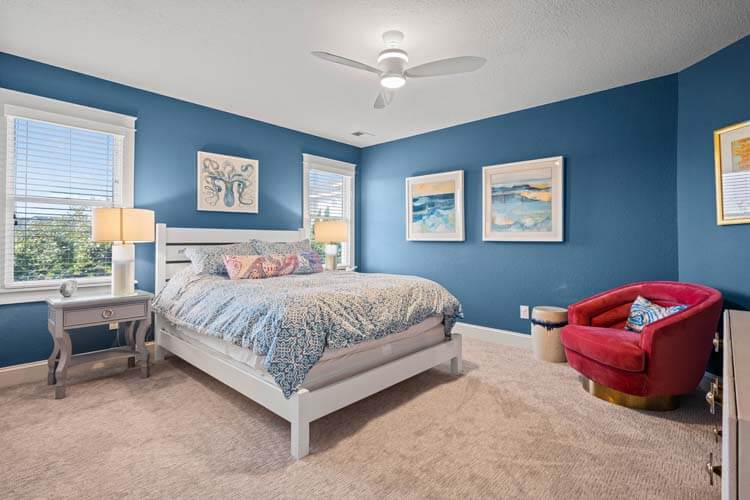 Top Floor Queen with Private Bath