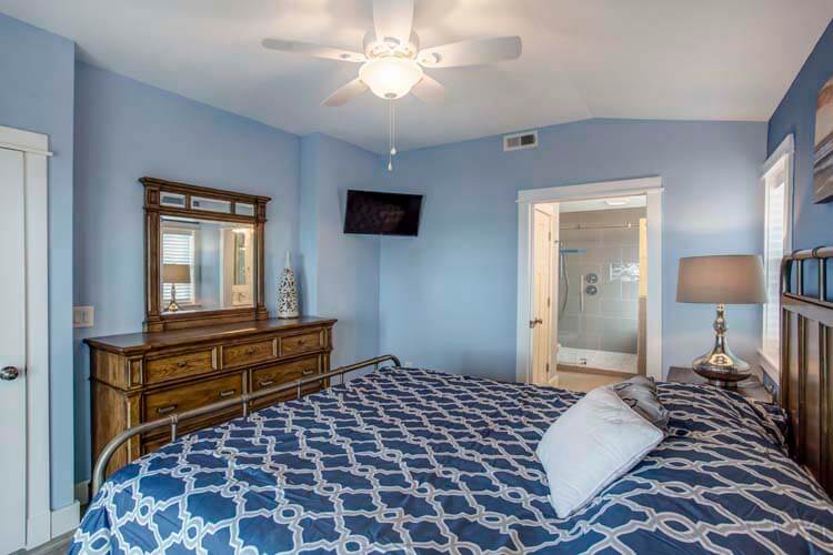 2nd Floor King with Private Bath