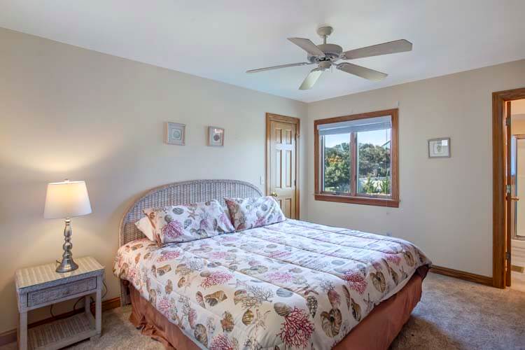 1st Floor King with Private Bath