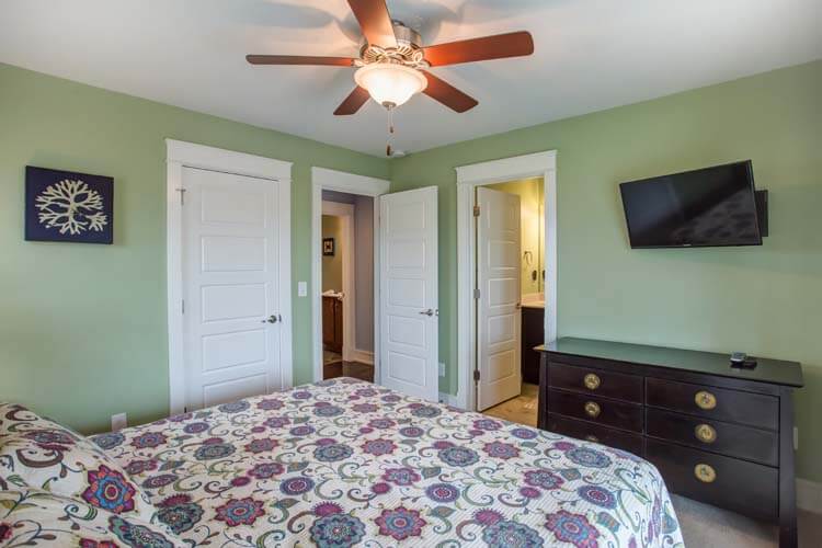 1st Floor King with Private Bath