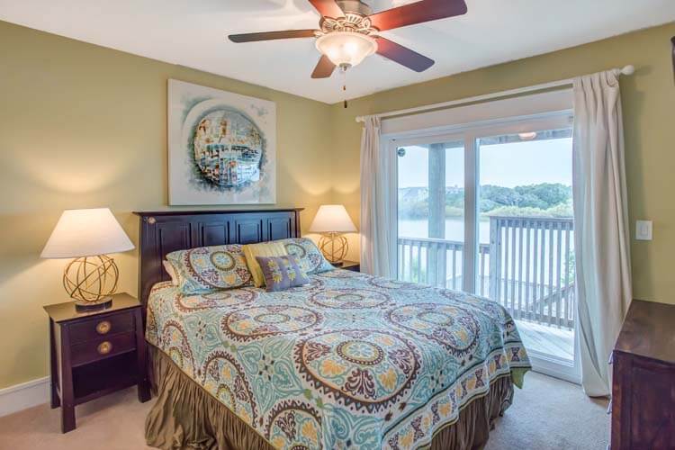 1st Floor Queen Bedroom