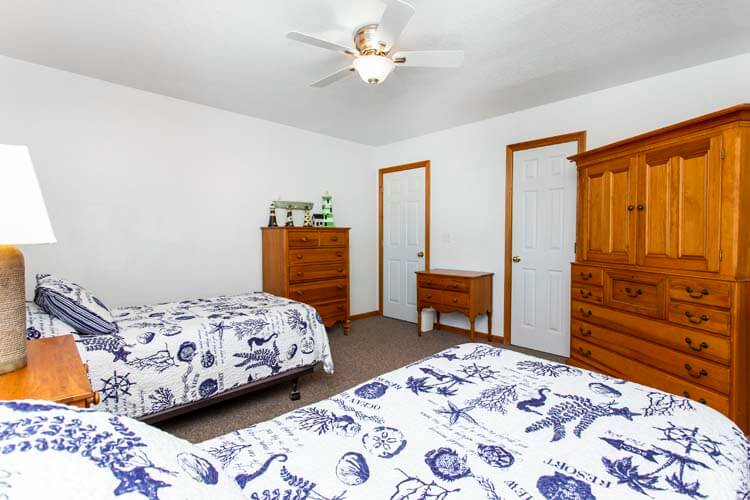 1st Floor Twins Bedroom