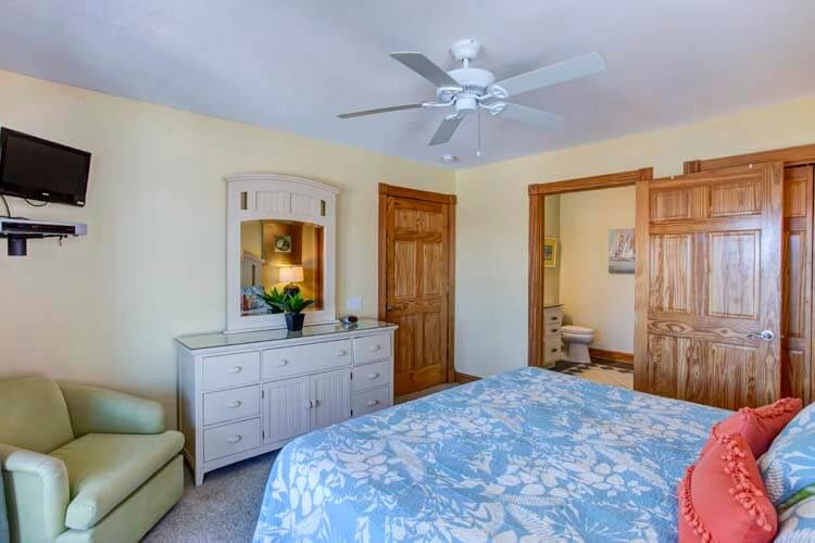 1st Floor King with Private Bath