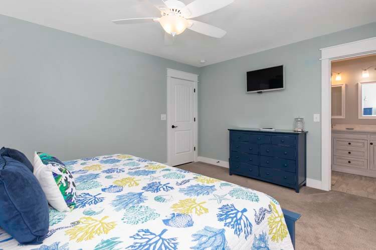 1st Floor King with Private Bath