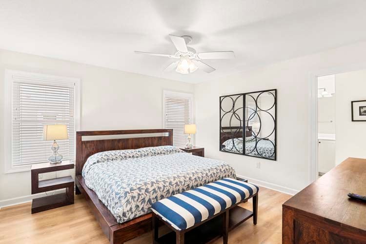1st Floor King with Private Bath