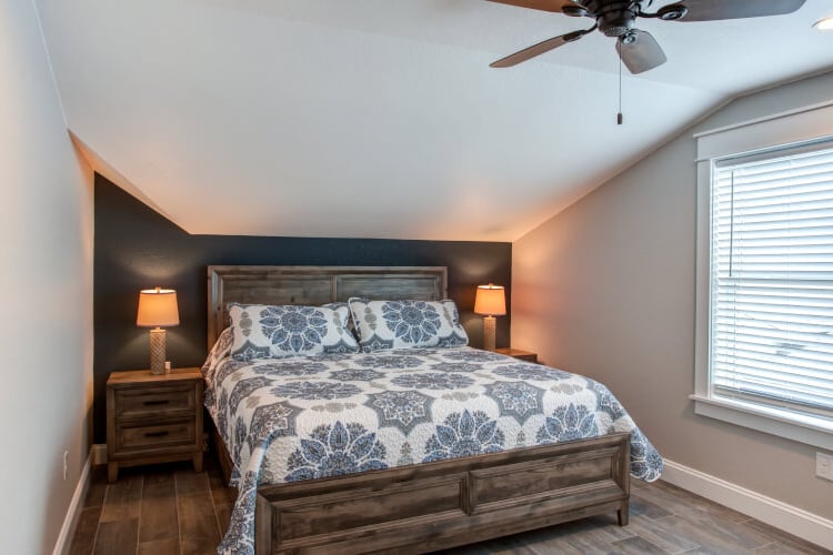 3rd Floor King with Private Bath (21)