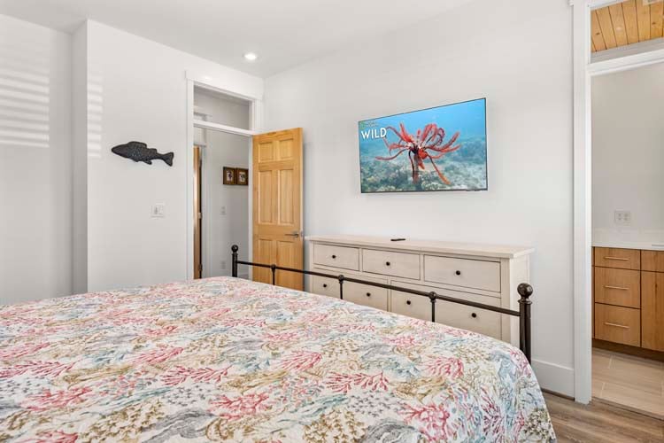 2nd Floor King with Private Bath