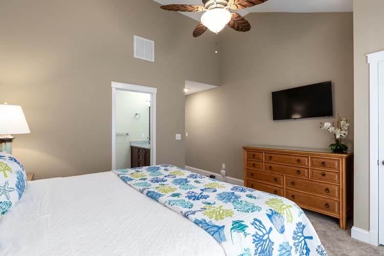 2nd Floor King with Private Bath