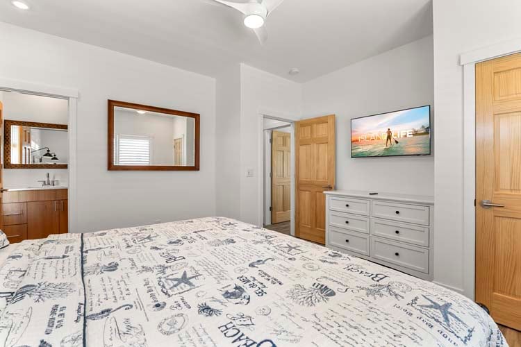 1st Floor King with Private Bath