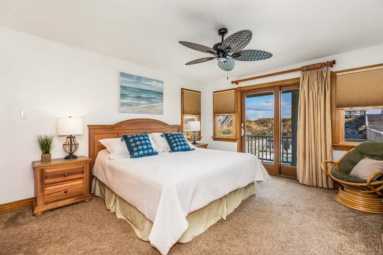 1st Floor King with Private Bath