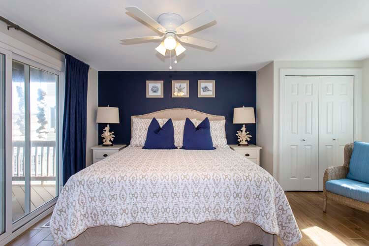 1st Floor King with Shared Bath