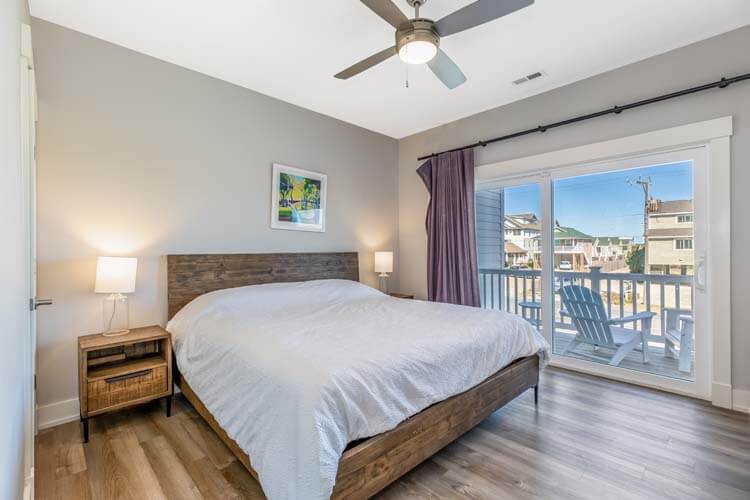 1st Floor King with Private Bath