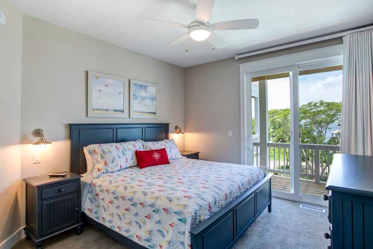 1st Floor King with Private Bath