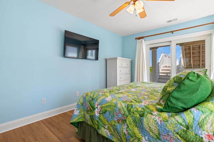 1st Floor King with Private Bath