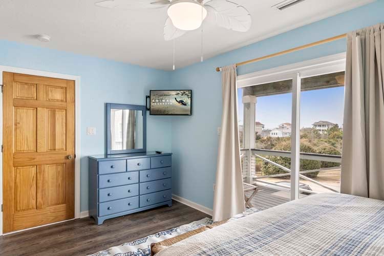 1st Floor King with Private Bath