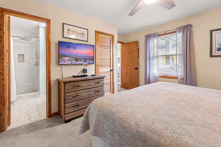 1st Floor King with Private Bath