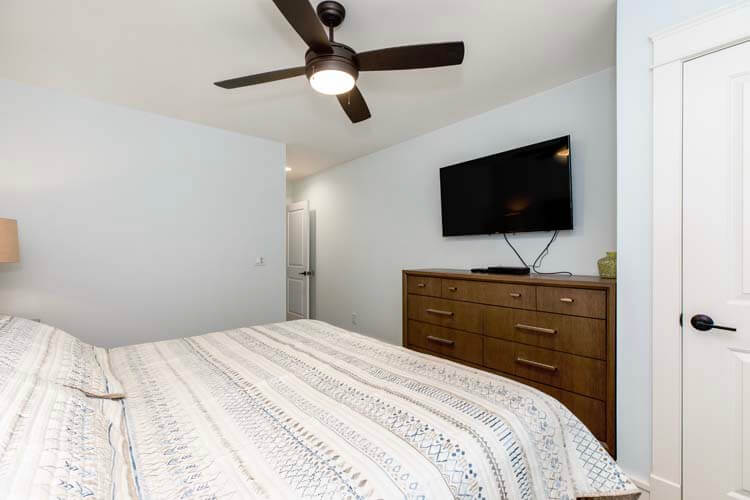 2nd Floor King with Private Bath