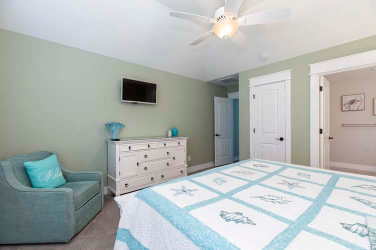 2nd Floor King with Private Bath