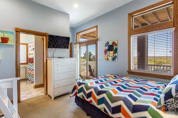 1st Floor Queen/Pyramid Bunk with Private Bath