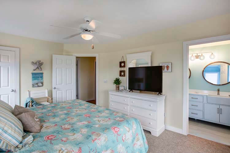 1st Floor King with Private Bath