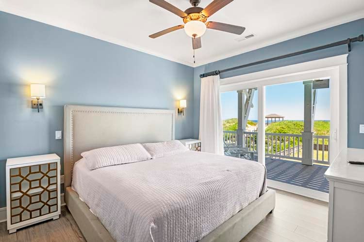 1st Floor King with Private Bath