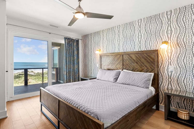 2nd Floor King with Private Bath (E)