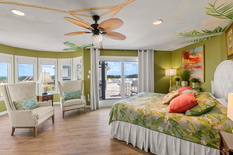 1st Floor King with Private Bath