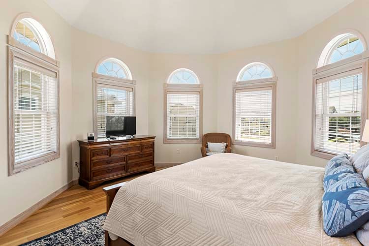 2nd Floor King with Private Bath