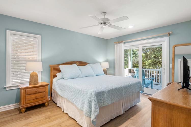 1st Floor King with Private Bath