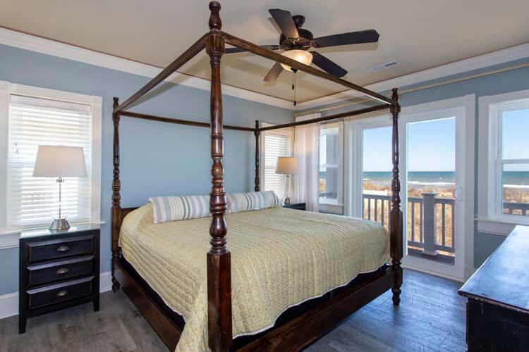 1st Floor King with Private Bath