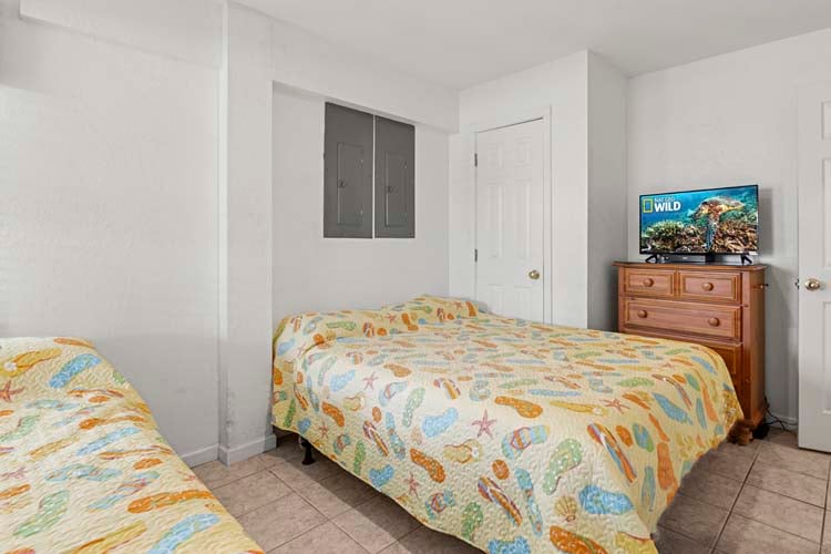 Ground Floor Queens with Shared Bath