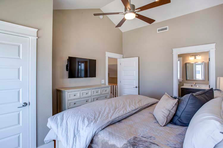 2nd Floor King with Private Bath