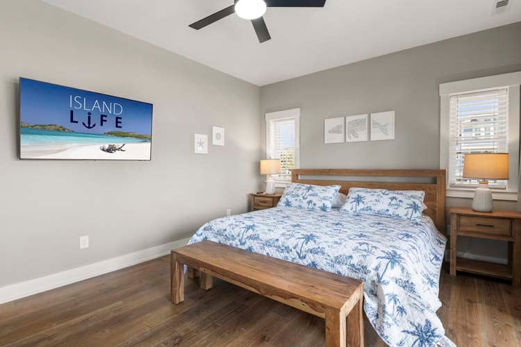 1st Floor King with Private Bath