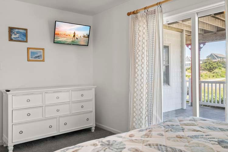 Ground Floor Queen with Private Bath