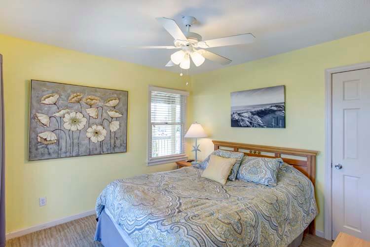 1st Floor Queen Bedroom