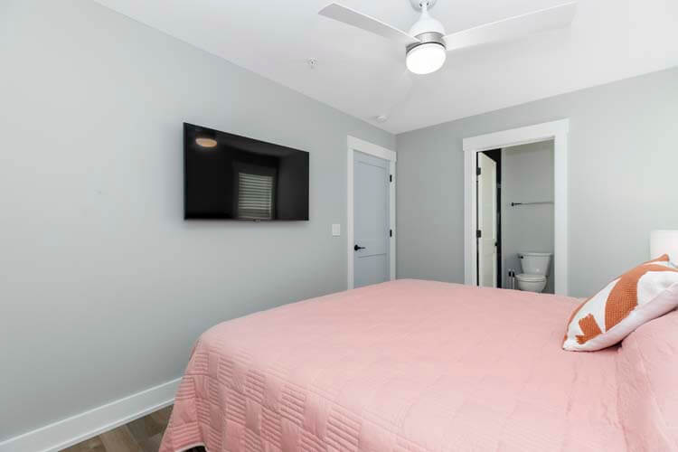 1st Floor King with Private Bath (11)