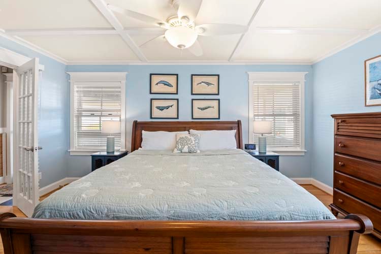 1st Floor King with Shared Bath