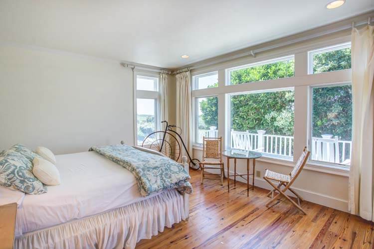 1st Floor King with Private Bath