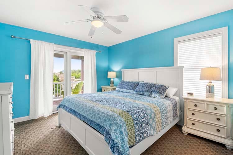 1st Floor King with Private Bath