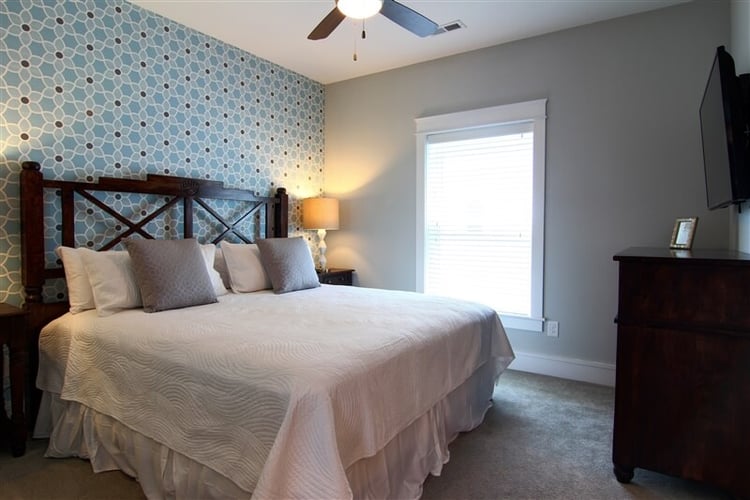 1st Floor King with Private Bath