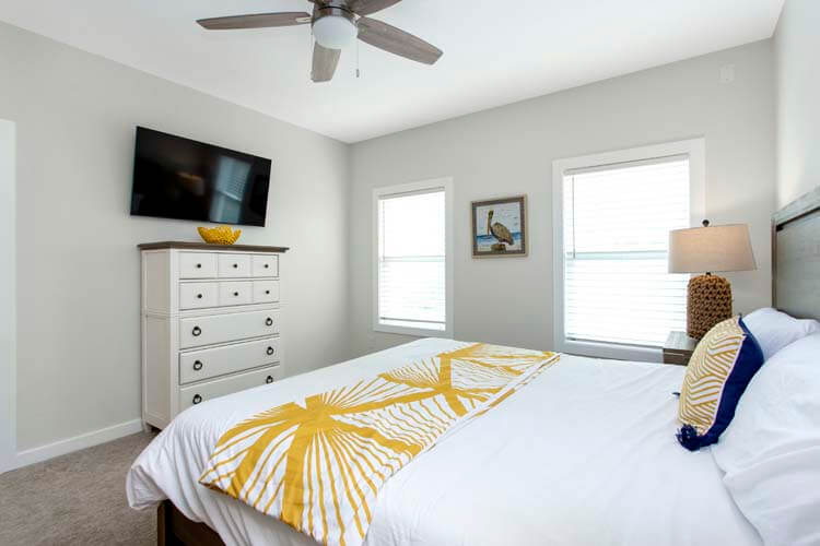 1st Floor King with Private Bath