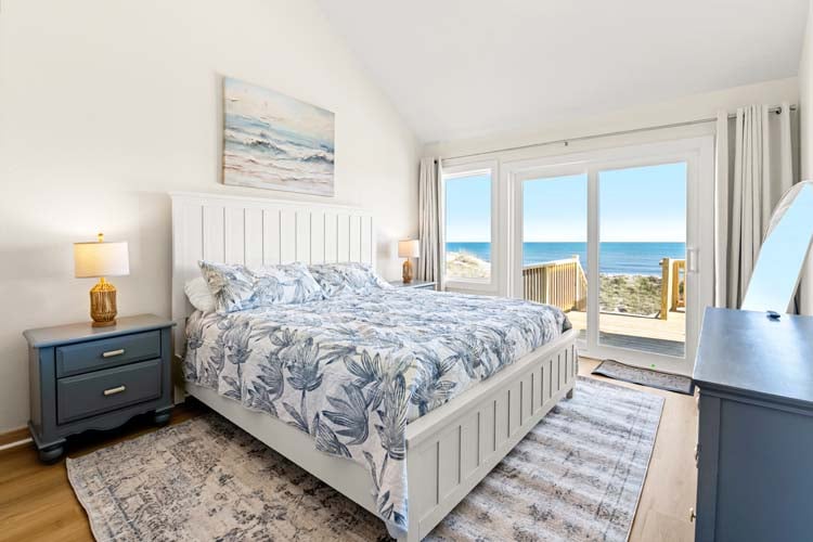 2nd Floor King with Private Bath