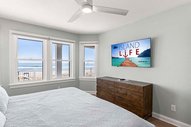 1st Floor King Bedroom