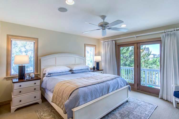 1st Floor King with Private Bath