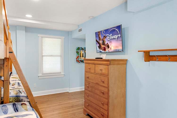 Ground Floor Pyramid Bunks with Private Bath