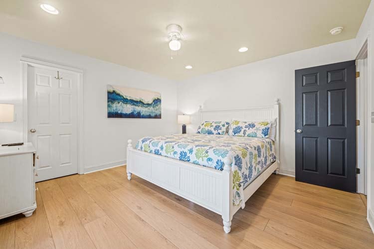 1st Floor King with Private Bath