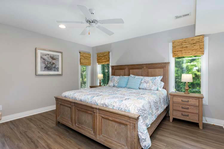 1st Floor King with Private Bath