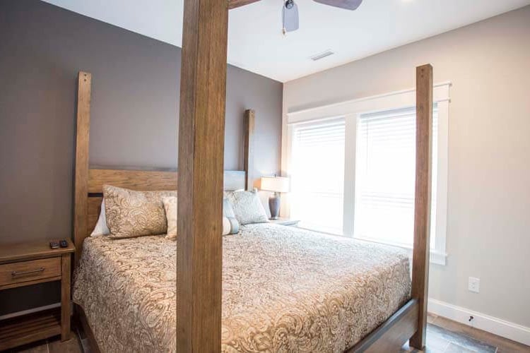 1st Floor King with Private Bath (12)