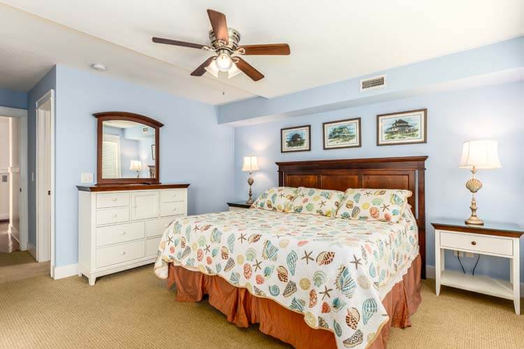 1st Floor King with Private Bath